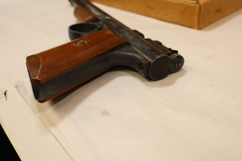 Benjamin Target Pistol, model 130 "Benjamin Franklin" w/box & papers