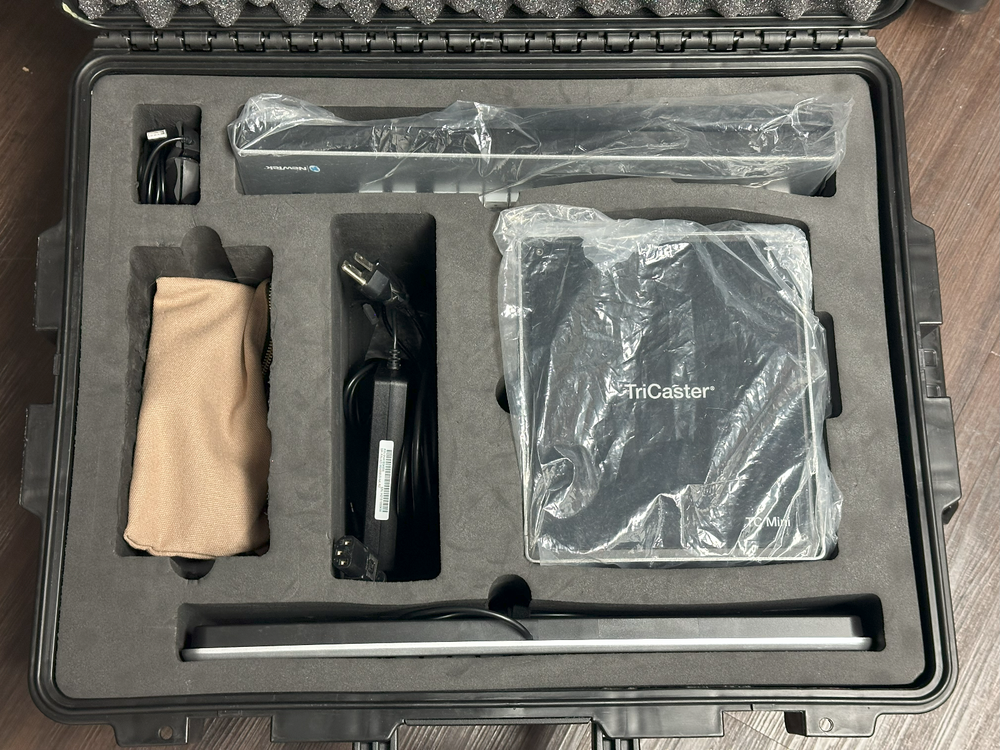 NewTek TriCaster Mini X HDMI Bundle with TriCaster Mini Control Surface