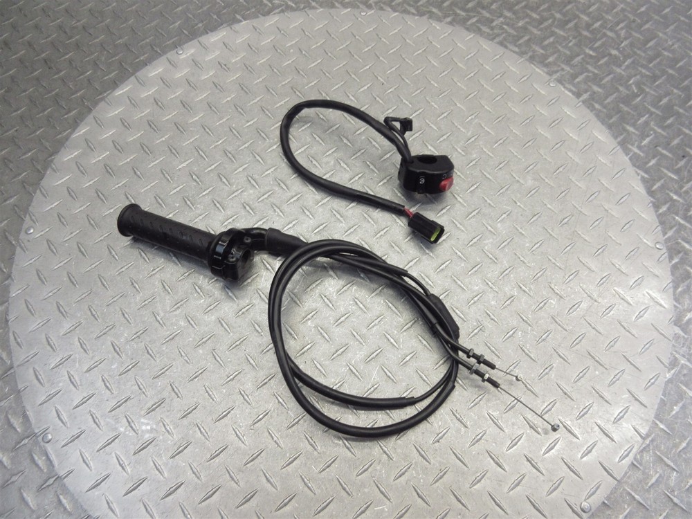 2011 10-14 Triumph Sprint GT Right Handlebar Control Switch Throttle Grip Cable