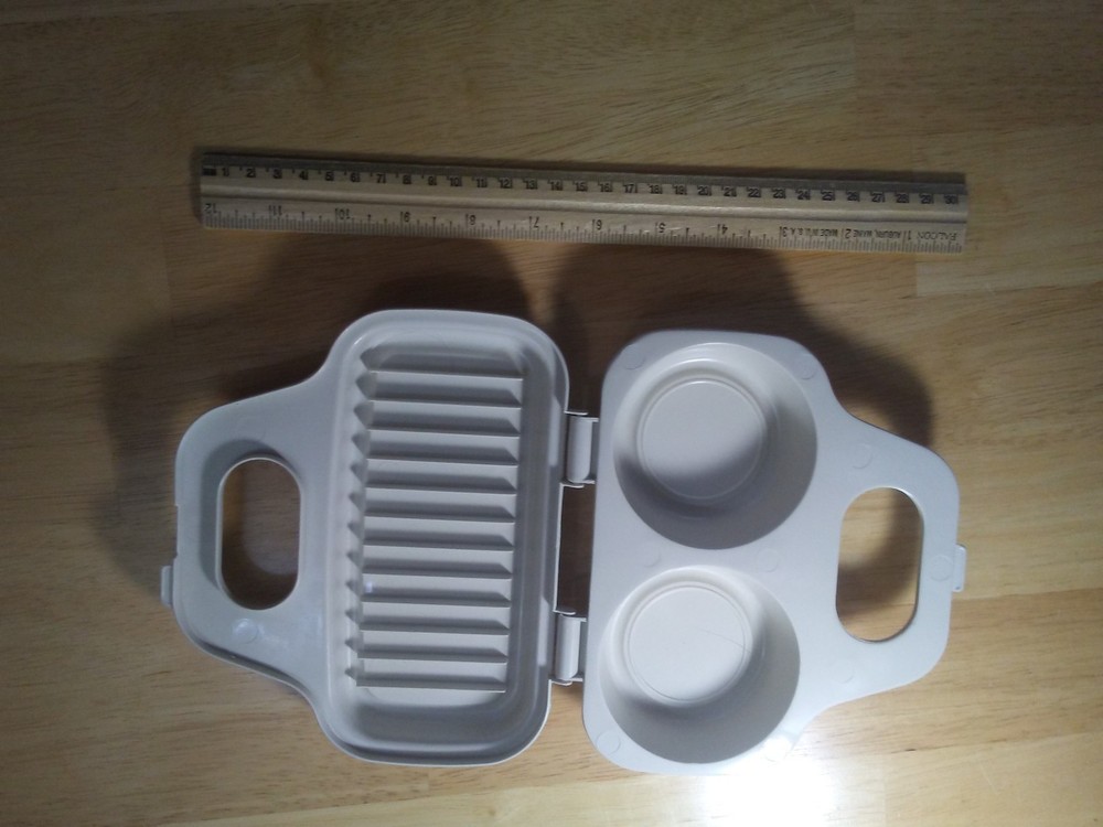 Miracle Ware by Progressive Beige Microwave Cookware Egg Poacher/Meat In One EUC