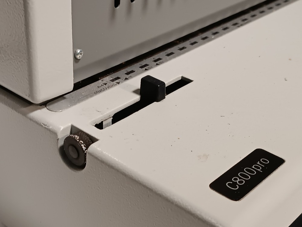 GBC CombBind C800PRO Electric Binding Machine, Binds 500 Sheets, Punches 25