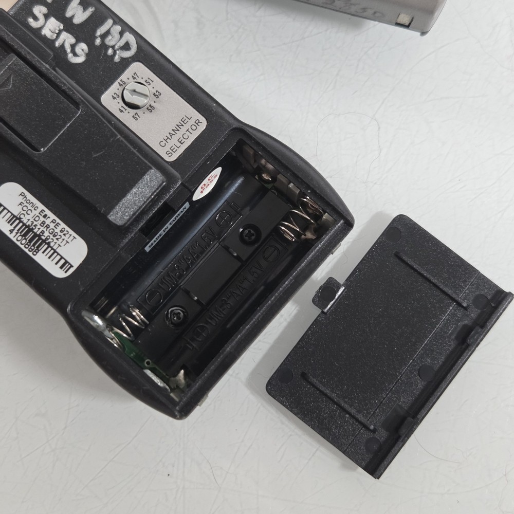 8 Bodyworn Transmitter 921T Radium 216MHz Phonic Ear UNTESTED - 2 DONT TURN ON