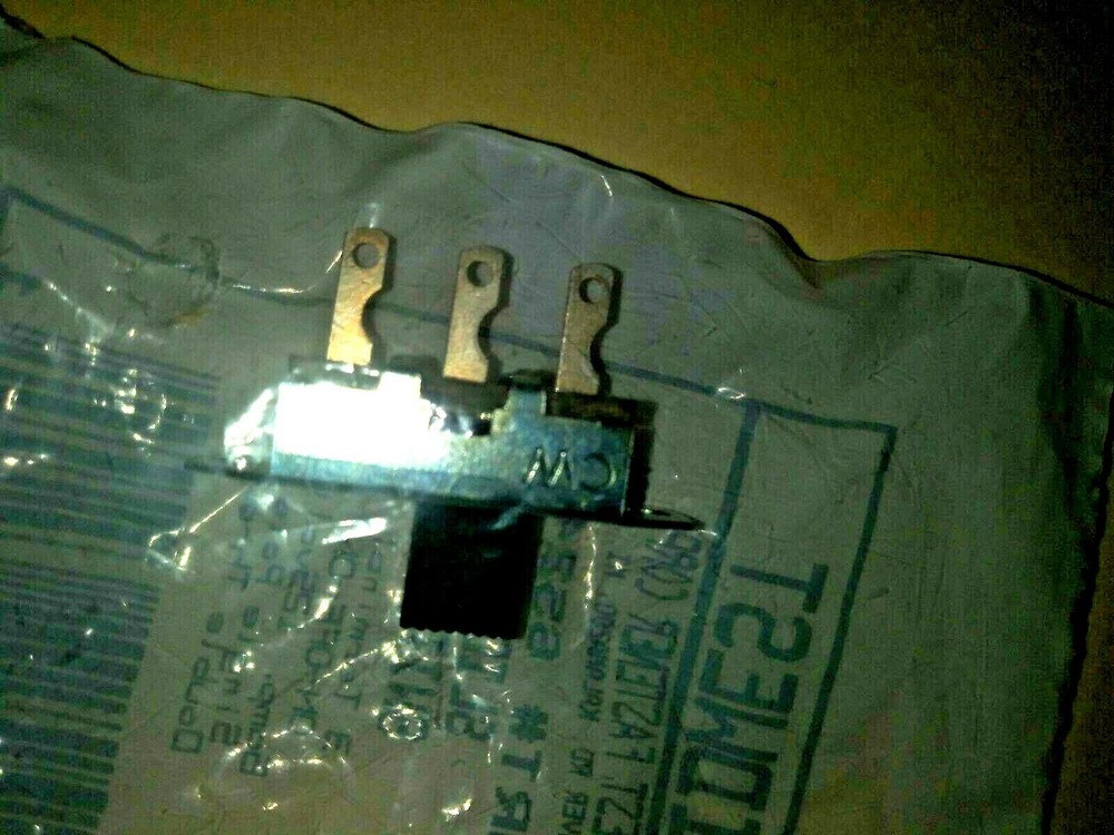 MIDWEST Single Pole/Double Throw Slide Switch 125v 6 Amp 3 Terminal NOS