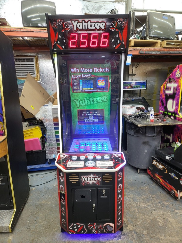YAHTZEE Prize Redemption Arcade Machine WORKS GREAT!