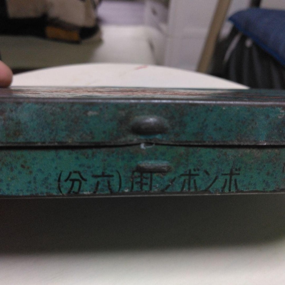 Showa retro blue spring can tin case