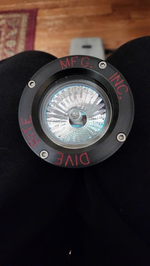 underwater scuba dive light flashlight torch