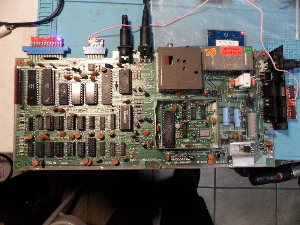 Commodore C64 Computer Heat Sinks Power Supply Video cable- TESTED