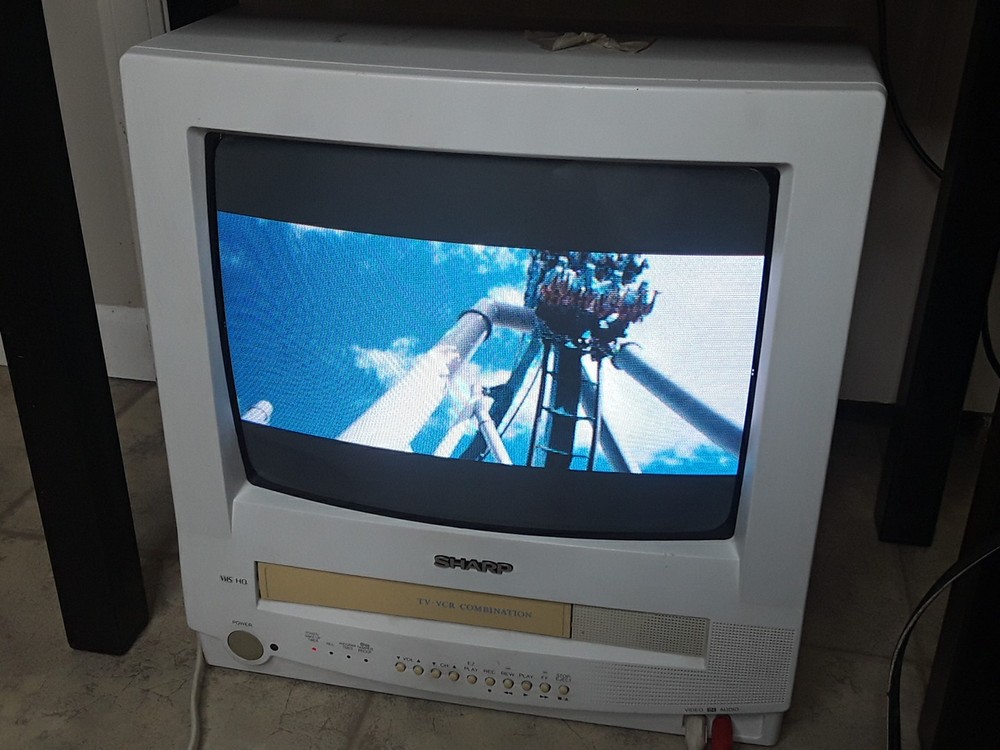 Sony DVP-SR200P DVD/CD Player With Remote Works.