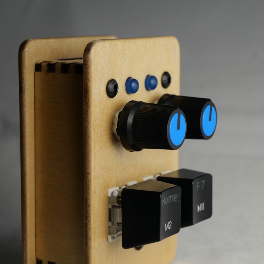 madMidiMiniClassicPlus Midi Controller 2 buttons, 2 potentiometers, 2 LEDs