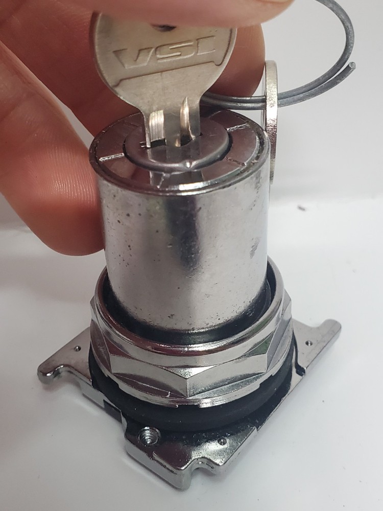 Eaton/Cutler-HammerKey Selector Switch 2 Position Maintained