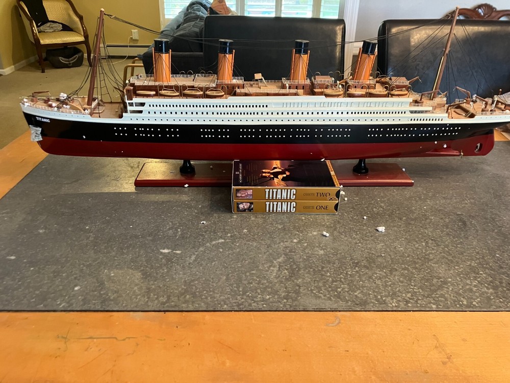 WOODEN SHIP MODEL - TITANIC - FULLY ASSEMBLED - PAINTED