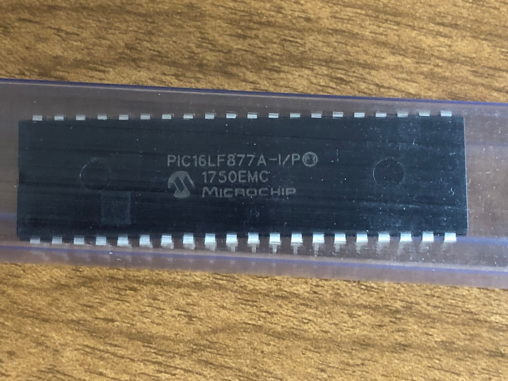 PIC16LF877A-I/P microcontroller Microchip Wide voltage version of PIC16F877A