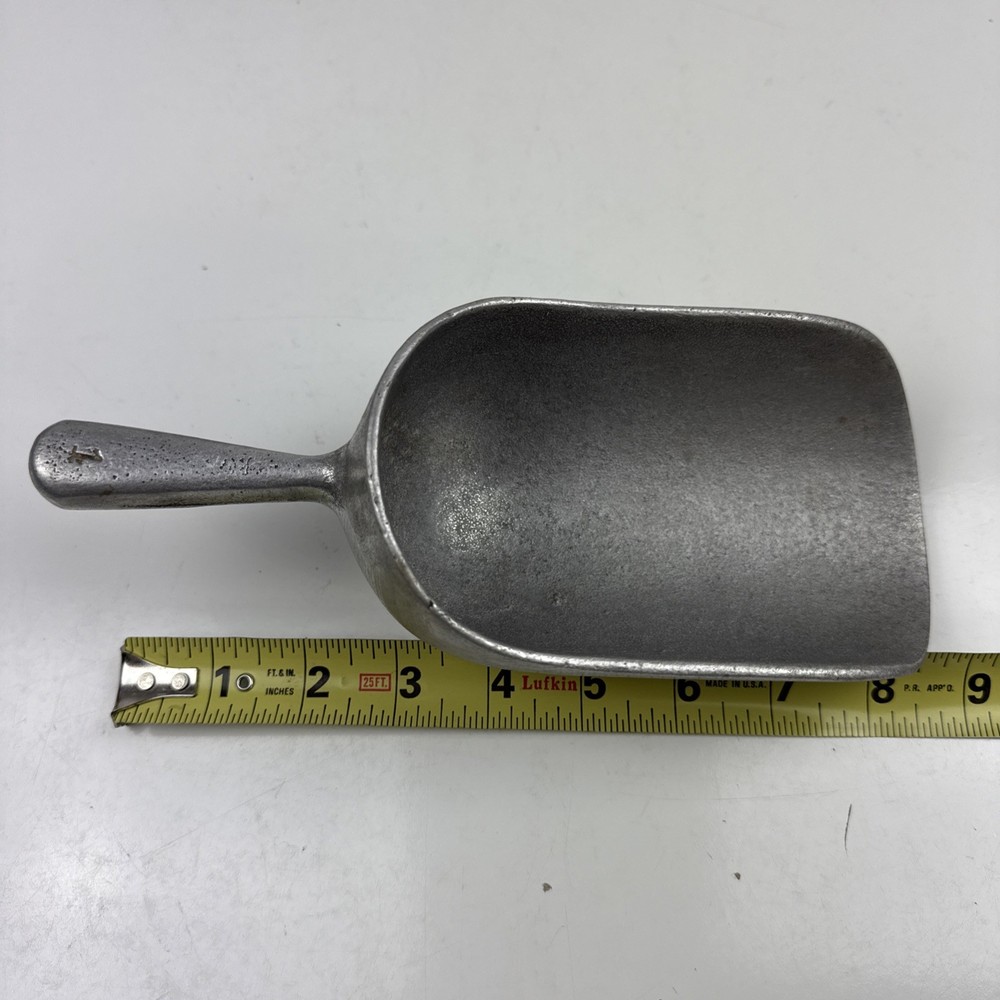 Aluminum scoops