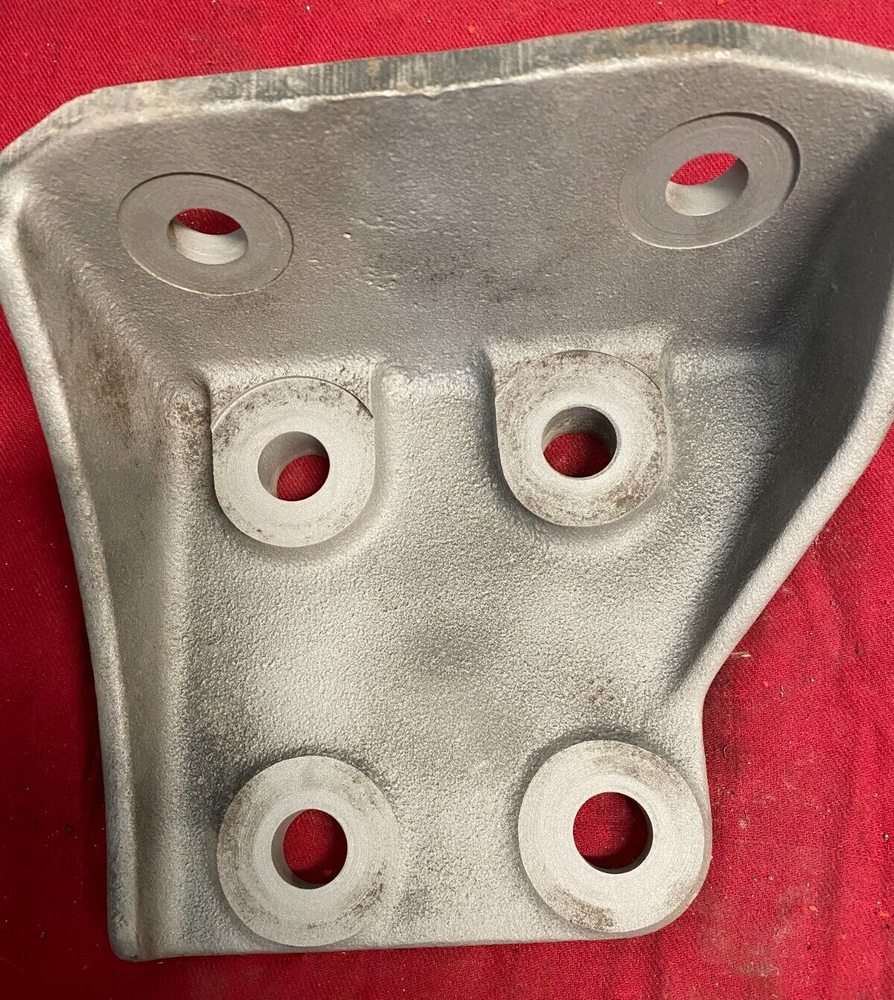 INTERNATIONAL BRACKET,LEFT FRONT ENGINE MOUNT 1668261C2 NAVISTAR