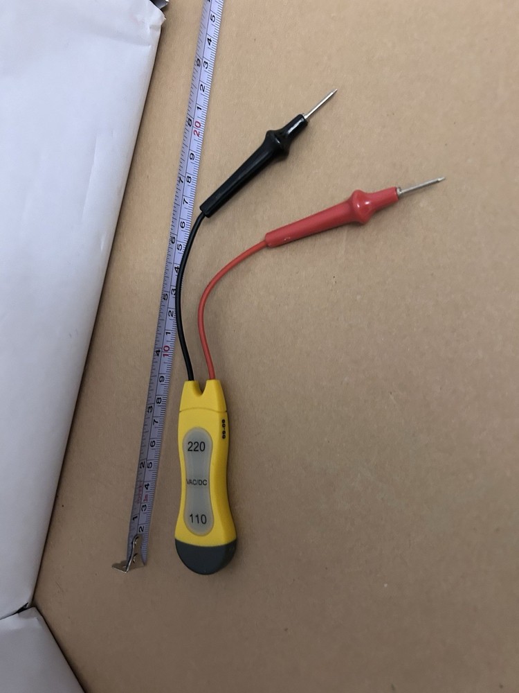 SPERRY INSTRUMENTS 2-RANGE VOLTAGE TESTER HET202 110-220 V AC/DC. USED