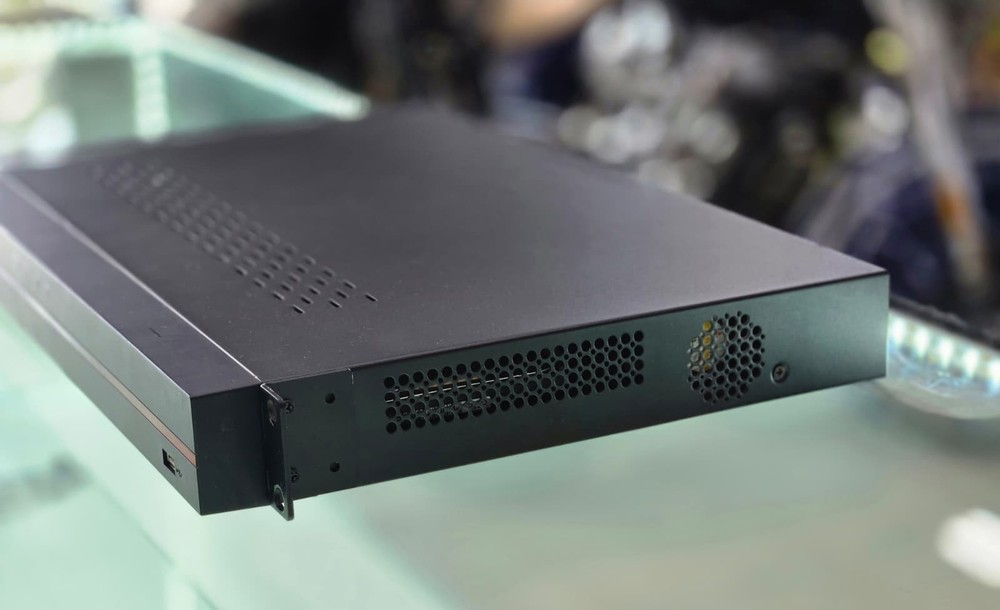 3xLOGIC V250-8-SMBK-4B4D Embedded PoE Server 8-Port Rackmount