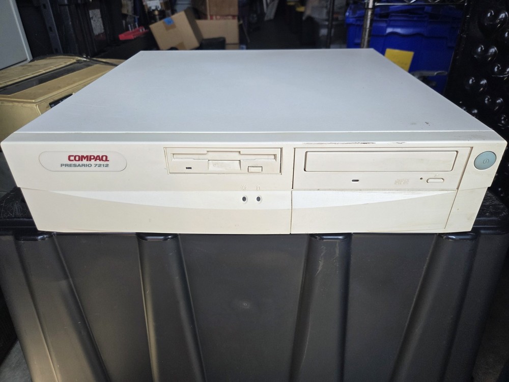 Compaq Presario Computer 7212 Vintage 90s Desktop Computer Powers On UNTESTED