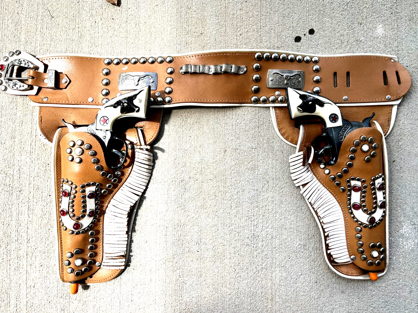 Outstanding Keyston horseshoe holster w/WOW  Hubley Cowboy toy cap gun pistols