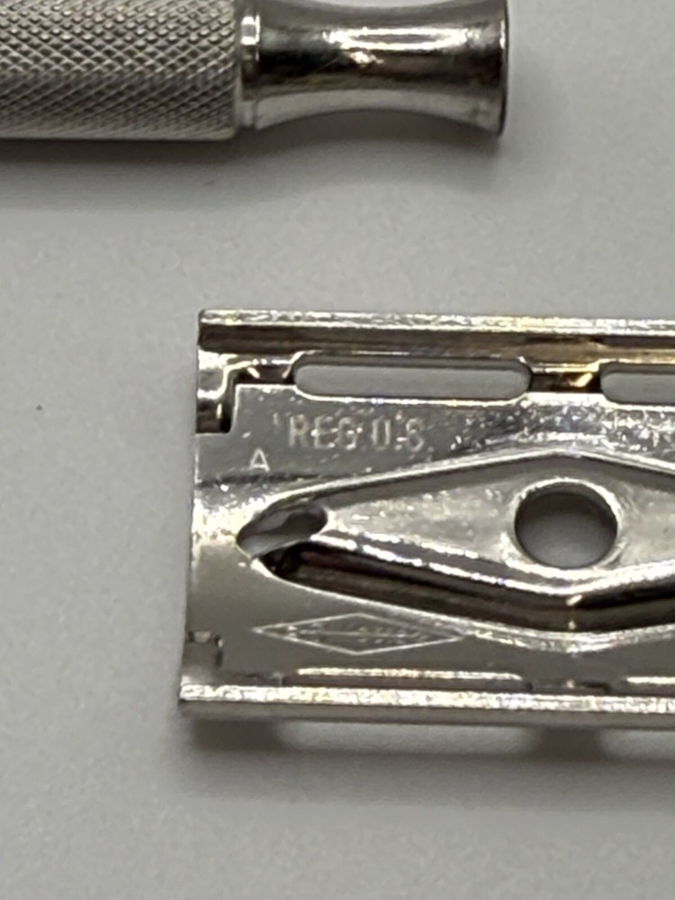 Vintage Gillette DE Silver Razor Date Code A1