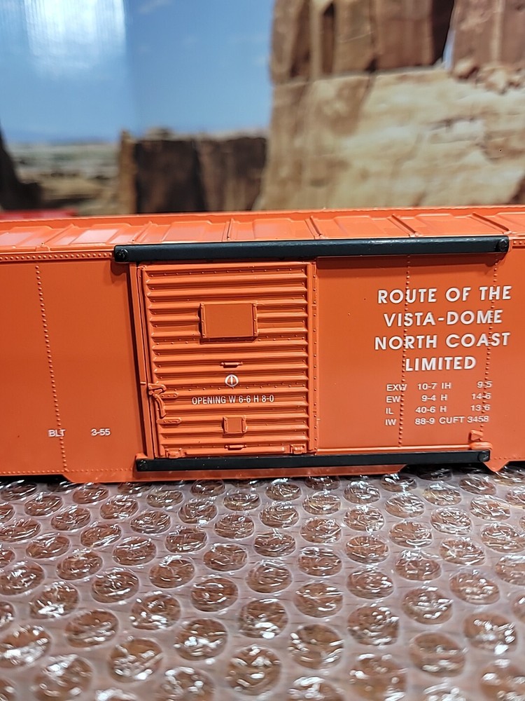 Williams O Gauge Burlington And NP Plastic Shells