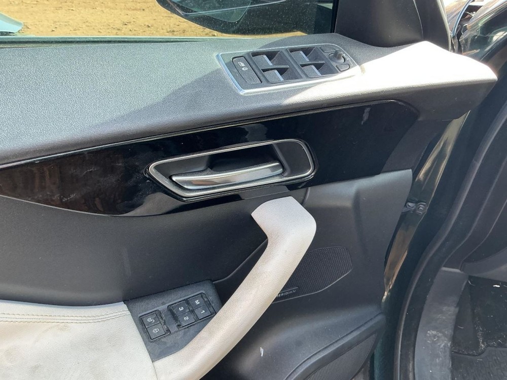 F-PACE 2017 Glove Box 4960752