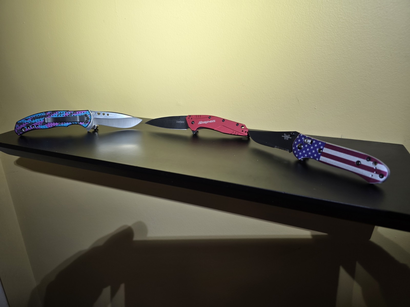 20 Knife Display Stands. It a Magnetic Kickstand for your knives to display them