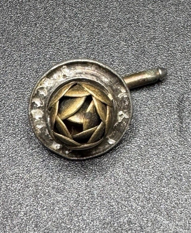 Antique Flower Top Spring Back Collar Stud / Shank Button – Brass Tone