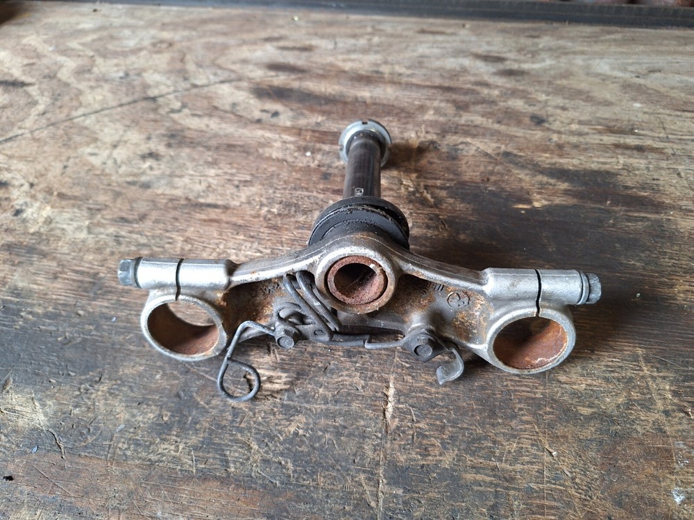Suzuki GS 500 - Lower Bottom Fork Yoke Clamp Handlebar Mount Bracket Stem