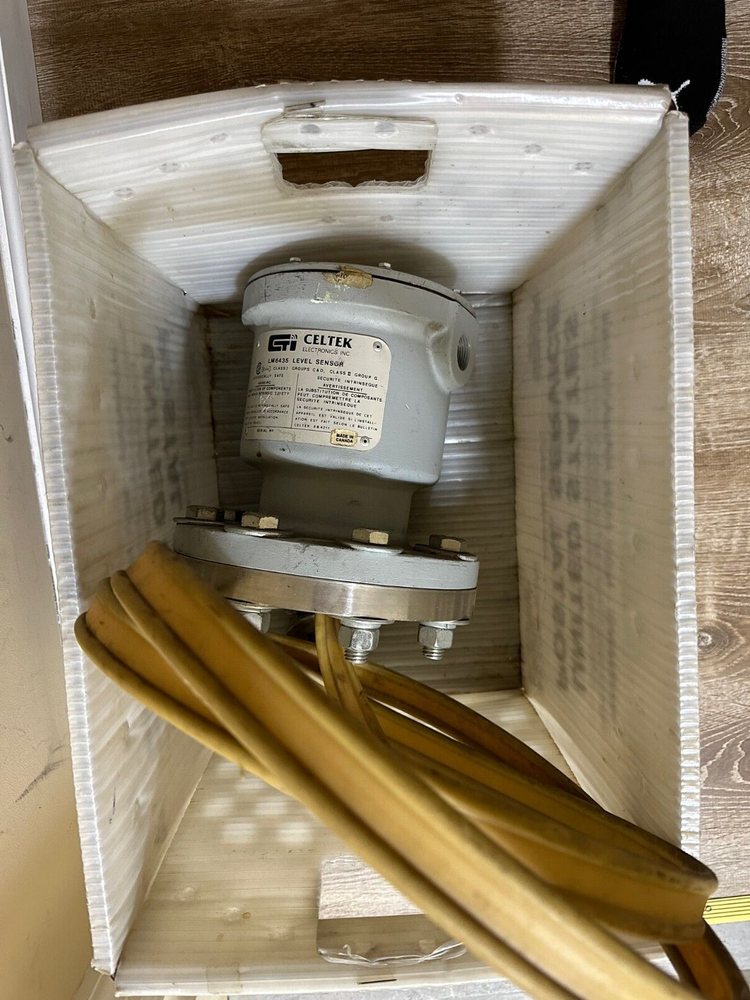 CELTEK LM6435 LEVEL SENSOR USED