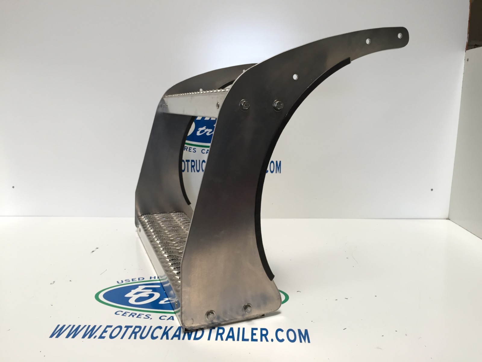 Peterbilt 26" Fuel Tank Steps - Complete Kit, Fits All Models