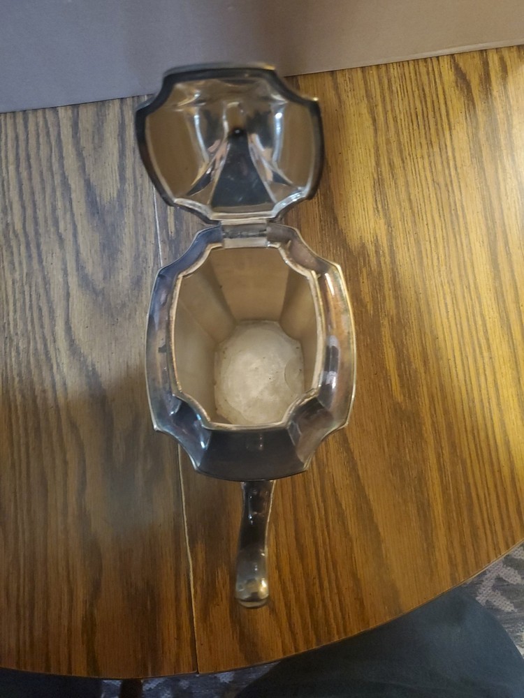 1847 Rogers Bros Tea Set Three-Piece Silver Plate 'Ancestral' Pattern