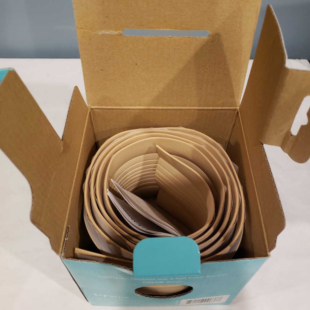 UT Wire Cable Blanket, Opened Never Used