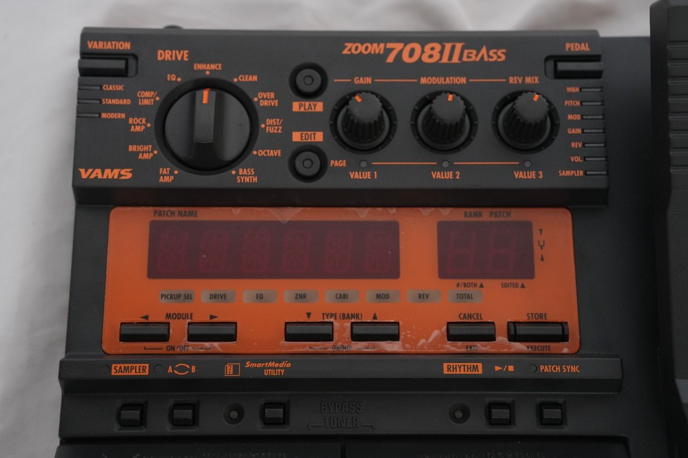 ZOOM 708II BASS EFFECTS PROCESSOR/MULTI-EFFECTOR