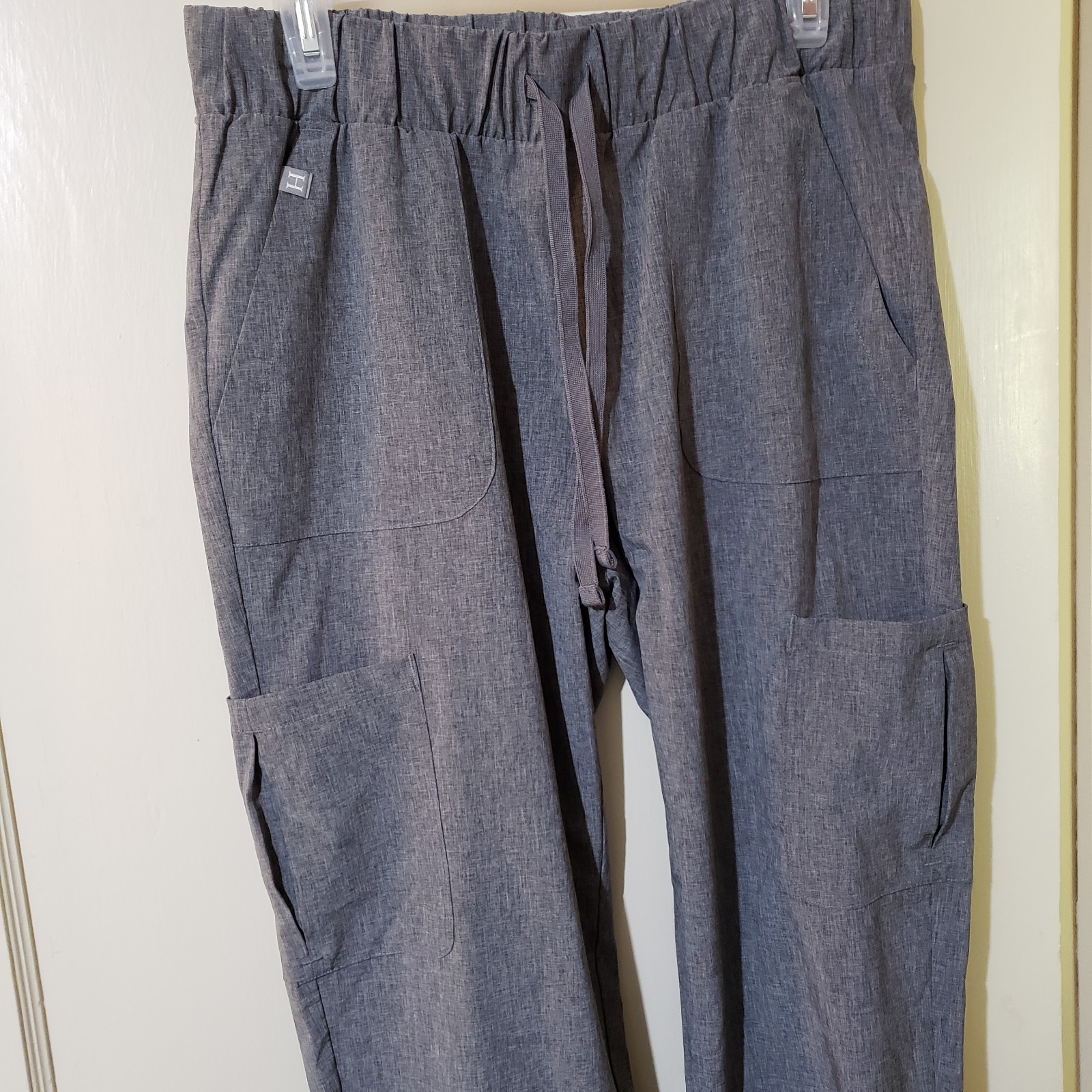Hanes Scrub Set LRG V-Neck Top, MEDM Jogger Pants Excellent Condition Preowned