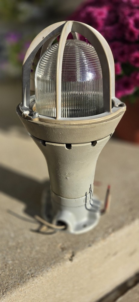 CROUSE-HINDS EXPLOSION-PROOF LIGHTING FIXTURE EVCX215 model M6