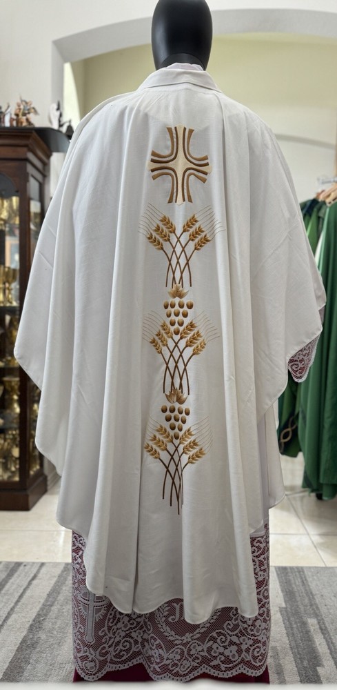 WHITE COLLARED VESTMENT CHASUBLE & STOLE