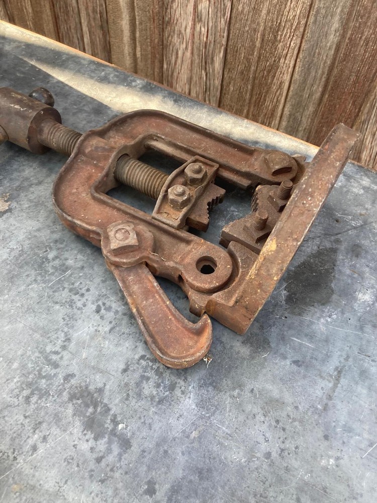 No. 3 Cast Iron Pipe Vise