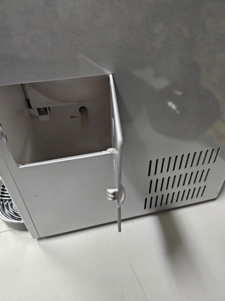 NutriChef Countertop Ice Cube Maker Machine & Dispenser - Kitchen PYLE PICEM-75