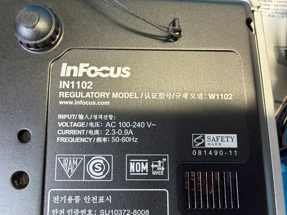 In Focus In1100 Computer Projector ~ No Remote ~ TESTED/WORKS