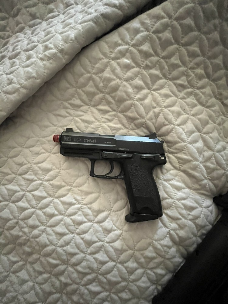 airsoft gun