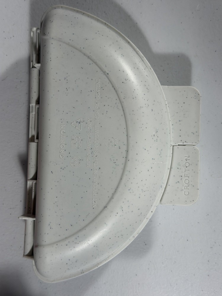 Crofton Microwave Plastic Omelet Pan Maker-NEW with Instructions-No Box