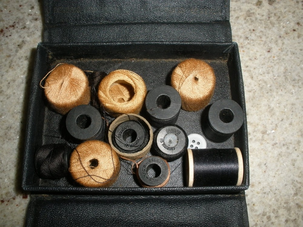 Vintage WWII Navy Sewing Kit with Contents EUC (SU53)