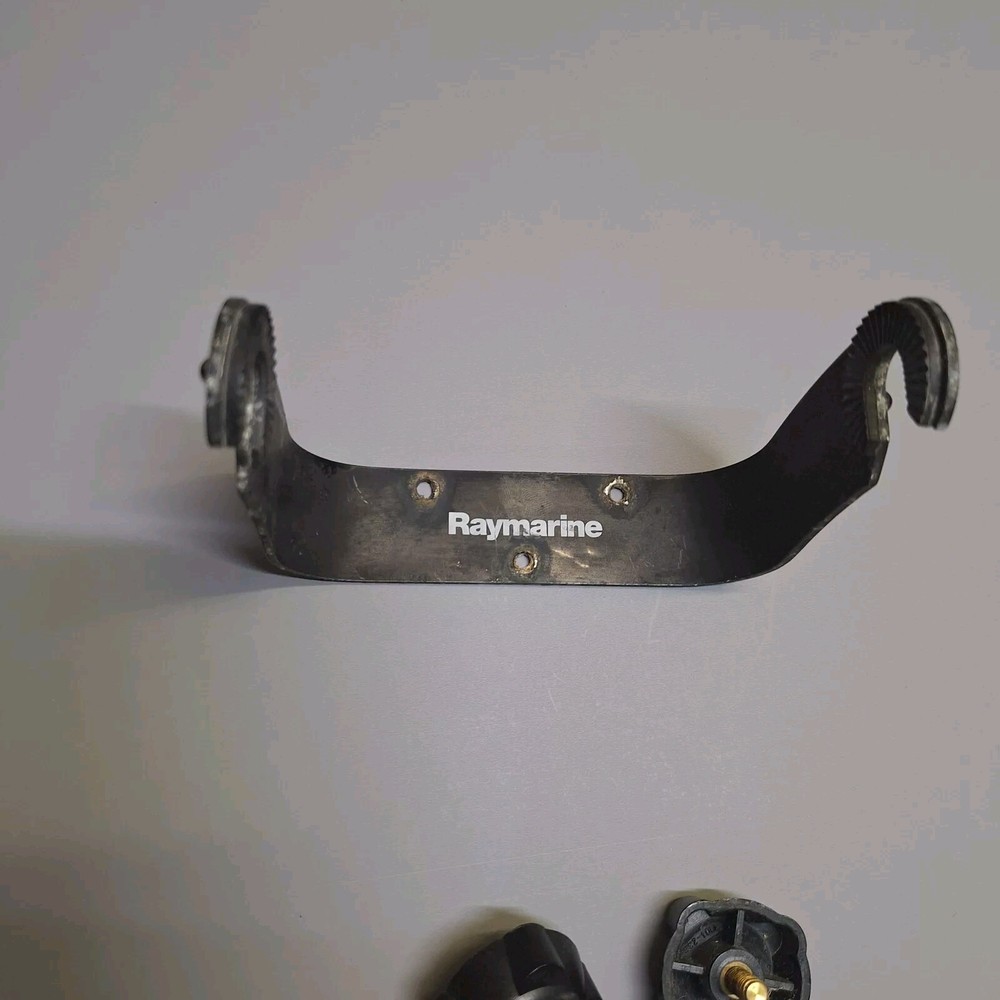 Raymarine DS400x 400 x Mounting Bracket and Knobs