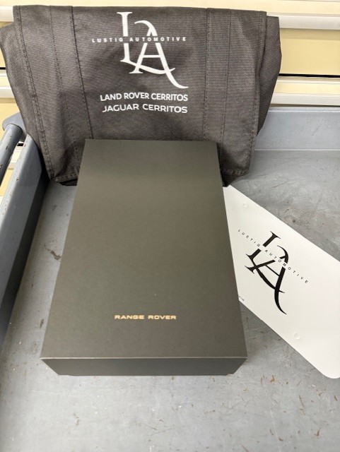 GENUINE RANGE ROVER HAND OVER KIT (MUG/KEYRING)