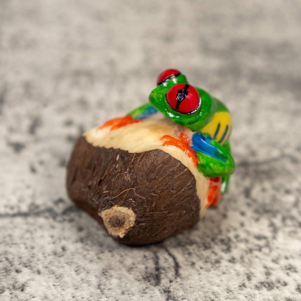 Red-Eye Tree Frog Tagua Carving