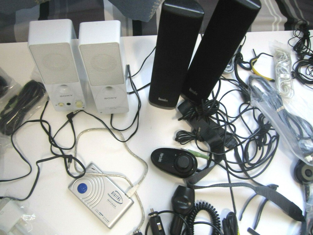 Lot of electronics, Assorted camera straps , Assorted cables and more ZZ