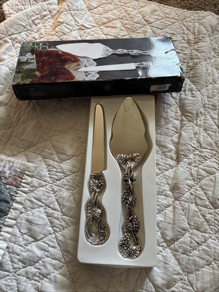 VINTAGE STUDIO NOVA GRAPE & VINE DESIGN CAKE KNIFE & SERVER- STAINLESS