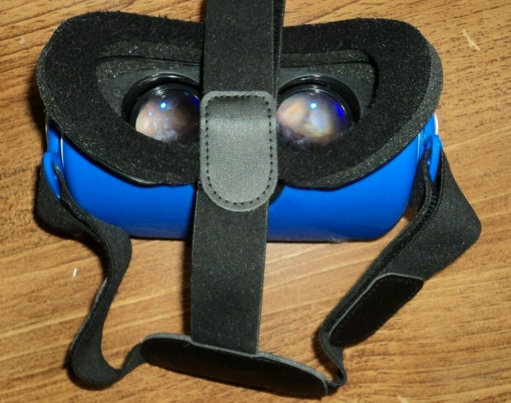ILUV PORTABLE VIRTUAL REALITY HEADSET FOR SMARTPHONE OPEN BOX