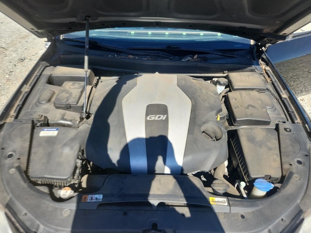 GENESIS 2013 Glove Box 4857884