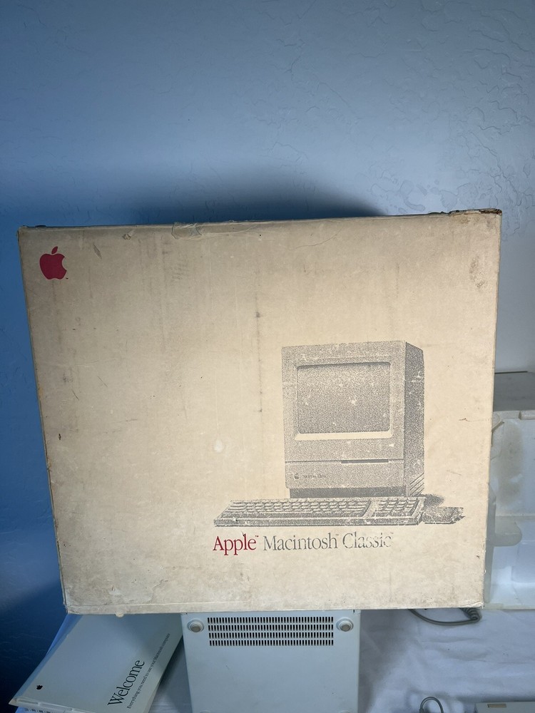 VTG Apple Macintosh Classic Computer Complete w/Box Paperwork Mouse More *READ